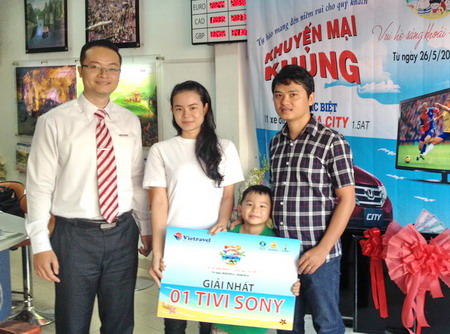 Hello Summer 2014: Chúc mừng khách hàng Vũ Minh Khang trúng thưởng tuần 5